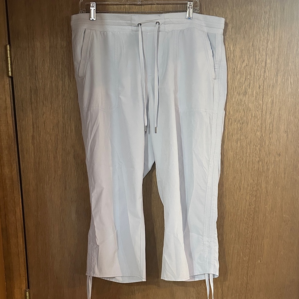 Women's Light Gray Cropped Pants